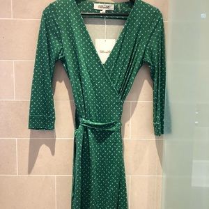 DVF wrap dress. Size 2. NWT
